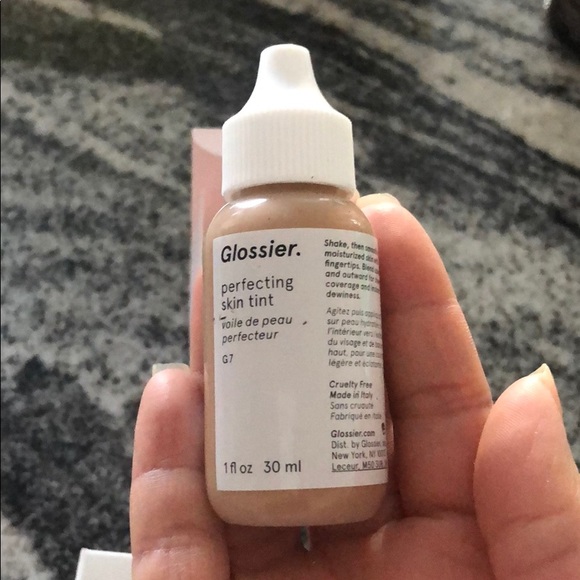 Glossier skin tint and concealer - Picture 3 of 7